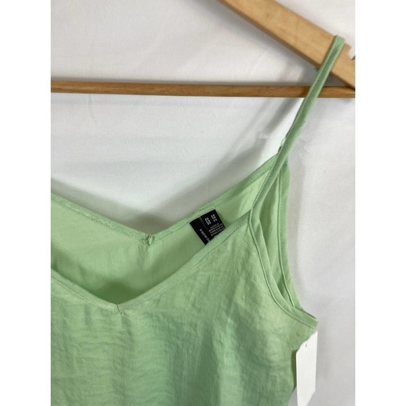 4/$25 NWT Vero Moda Satin V Neck Cami tank green - Picture 2 of 4